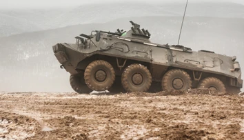 Ukrajinci mali prestavať sovietske transportéry na kamikadze roboty. Vraj s nimi prelomili ruskú obranu