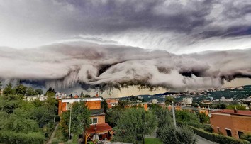 VIDEO: V blízkosti našich hraníc vznikol hrozivý oblak. Ľudia ho prirovnali k Mordoru