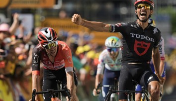 VIDEO: Dvojnásobný majster sveta sa postaral o nevídaný moment. Oslavoval triumf, hoci skončil tretí