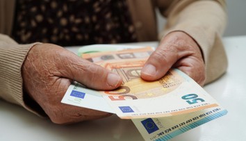 Absurdné situácie s energopomocou: Prečo majú nárok niektorí poslanci, no mnohí dôchodcovia nie?