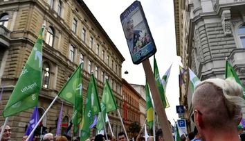 Maďari vyšli do ulíc. Protestovali proti podozreniam, že vláda sledovala známych ľudí