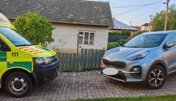 Seniorka bojovala o život, sused autom blokoval sanitku. Ste na mojom pozemku, hádal sa so záchranármi