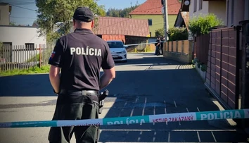 Polícia po útoku v Staškove prehľadala domov podozrivého. To, čo zaistila, teraz podrobí skúmaniu
