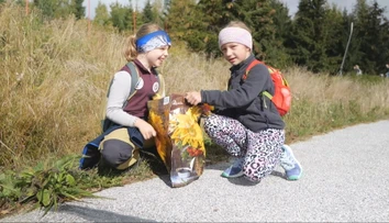 Z Tatier už vyniesli viac ako 65 ton cudzieho odpadu. Niektorí turisti ho schovávajú aj medzi skaly