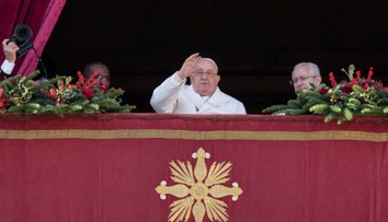 Pápež predniesol vianočné požehnanie Urbi et Orbi. Vyzval všetkých ľudí, aby sa snažili umlčať zbrane