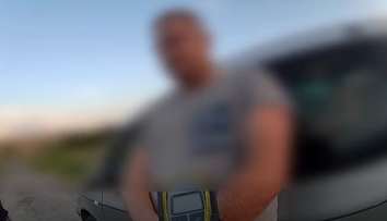 VIDEO: Polícia zastavila muža, ktorý viezol v aute vlastné dieťa. Potom prišiel obrovský šok