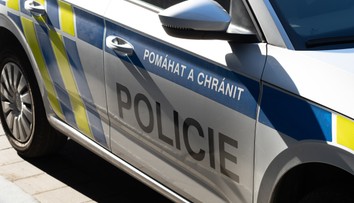 Kuriózna nehoda: Vodička nemá ani 15 rokov, nafúkala pol promile