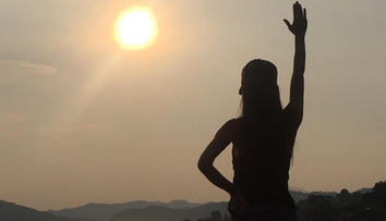 Suchárka Victoria sa odviazala. Pár drinkov a aj vrtieť bokmi vie