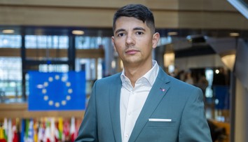 Konsolidáciu verejných financií  predstavia už v pondelok, avizuje Erik Kaliňák. Dubéci sa bojí šachovania s DPH