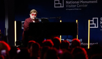 Elton John oznámil, že prišiel o zrak
