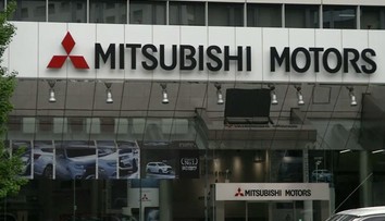 Z funkcie odstúpil šéf Mitsubishi. Škandál hrozí aj ďalšej automobilke