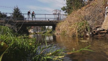Počas prestávky našiel v potoku v Hriňovej vzácny nález, odmena ho zrejme neminie