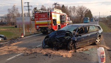 FOTO: Tragická nehoda na Orave. Mladá žena (21) čelne narazila do protiidúceho auta, vodič neprežil (†53)