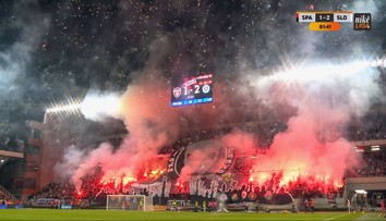 FOTOGALÉRIA: Dvakrát prerušené derby, štadión v plameňoch. Pozrite si najlepšie zábery z Trnavy