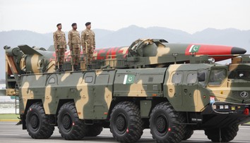 Svet sleduje Blízky východ, no medzi inými susedmi vypukla vojna. Mocnosť má jadrové zbrane a obrovskú armádu