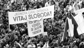 Deň, ktorý priniesol pád komunistického režimu. Pripomíname si 36 rokov od Nežnej revolúcie