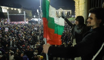 Bulharská vláda odstupuje v reakcii na masové protesty