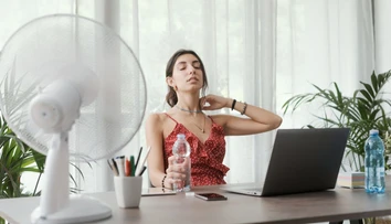 Ventilátor používate zrejme zle. Odborník radí, ako vás skutočne ochladí