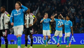 Neapol má cenné víťazstvo, ale Lobotka opäť hlási problémy. Obert s Cagliari dobyl Rím