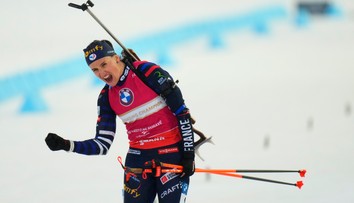 Hviezdna francúzska biatlonistka sa postaví pred súd. Obvinenia odmieta a tvrdí, že je obeťou