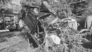 Hrôzostrašný záber z nehody na Orave. Auto po náraze do stromu skončilo úplne zdemolované, vodič (†34) neprežil