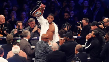 Zverejnili termín boxerského zápasu roka Joshua vs Povetkin