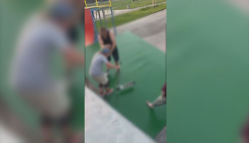 Nechal sa vyprovokovať nadávkami. Muž (42) zbil v Bratislave 14-ročného chlapca, tínedžer skončil v nemocnici