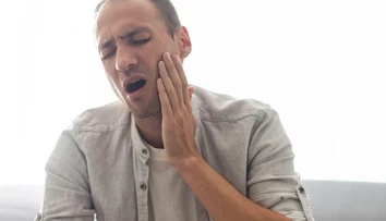Krv pri čistení zubov netreba podceňovať. Môže signalizovať vážnejší problém