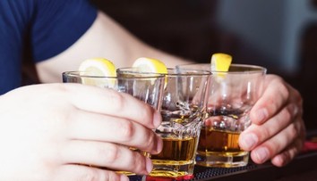 Aj jeden pohár denne zvyšuje riziko rakoviny. Vedci varujú pred alkoholom