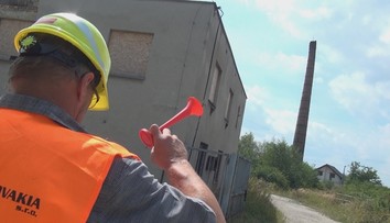 Výnimočný úkaz v Košeci. Takmer 500-ročný komín zletel za pár sekúnd