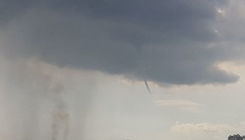 VIDEO: Slovenskom sa opäť prehnali búrky. Na západnom Slovensku zachytili tromby