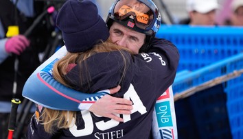VIDEO: Návrat Kildeho emotívne prežívala aj Mikaela Shiffrinová. V cieli sa neubránila dojatiu
