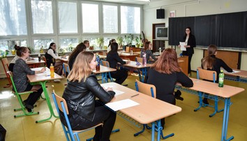 Zaspomínajte si s nami: Prehľad maturitných tém slohových prác od roku 2005