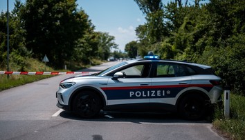 Vážna nehoda v Tirolsku: Slovák zrazil chodca, auto skončilo v betónovej bariére. Obidvaja utrpeli ťažké zranenia