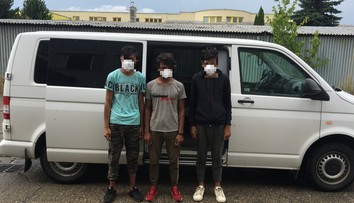 Polícia objavila troch Afgancov ukrývajúcich sa v kamióne pri Giraltovciach