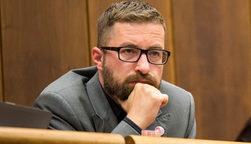 Poliačik sa ospravedlnil za vyjadrenia v pléne. Do duše mu prehovorila učiteľka jeho syna