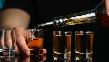 Poplach v Žiline: Študent sa v bare otrávil metanolom. Okamžite ho museli hospitalizovať