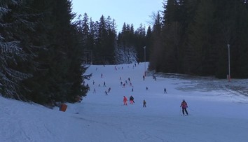Štefanská lyžovačka. Donovaly zachraňujú snežné delá, no na svahu sme stretli celé rodiny