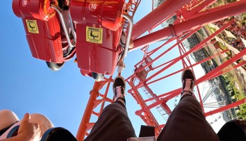 Najlepšie horské dráhy na svete, dole hlavou sme sa rútili rýchlosťou 142 kilometrov za hodinu