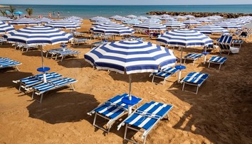 Z tejto sumy sa vám zatočí hlava: Prenájom ležadla na obľúbenej talianskej pláži stojí toľko, čo inde celá dovolenka