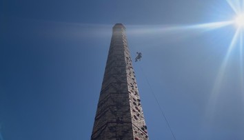 Zo starého komína je európsky unikát: Lezú tam profesionáli aj odvážni nováčikovia