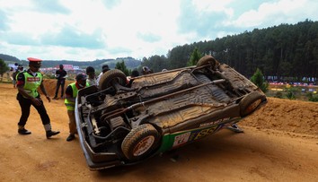 VIDEO: Tragédia na rely. Auto vletelo medzi divákov, o život prišlo najmenej sedem ľudí