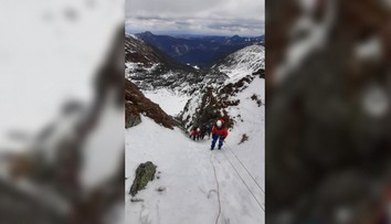 Zjazd sa zmenil na boj o prežitie. Snowboardistovi zachránila život náhoda