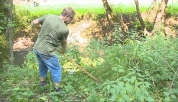 Chytili kosy a pustili sa do práce. Náučný chodník má vďaka dobrovoľníkom znovu šancu ožiť