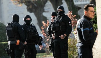 Dvaja muži utiekli z väzenia pomocou posteľnej bielizne. Polícia po nich pátra