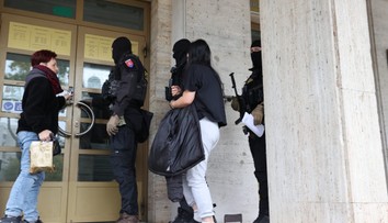 Sudca prepustil matku, ktorej novorodenca našli mŕtveho v práčke, na slobodu