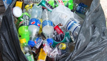 Pozrite, koľko odpadu vyprodukujeme z jedného nákupu. Britka má riešenie