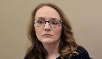 Pri umelom oplodnení vložili do ženy nesprávne embryo. Syna, ktorého deväť mesiacov nosila pod srdcom, sa musela vzdať