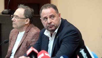 Jermak vyzbieral peniaze na kauciu. Bývalú pravú ruku Zelenského budú stíhať na slobode