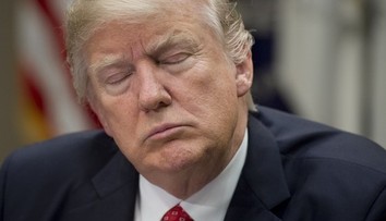 Spal prezident počas rokovaní? Donald Trump prišiel s vlastným vysvetlením